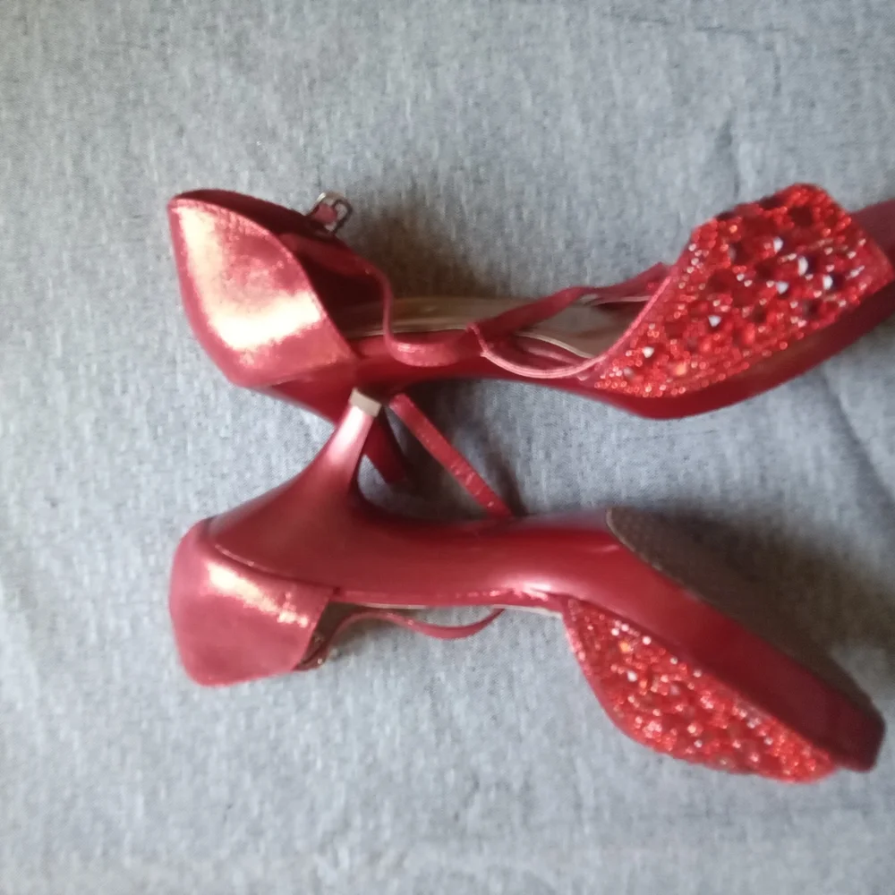 Elegant Red Women's Shoes - Picture 3 of 5